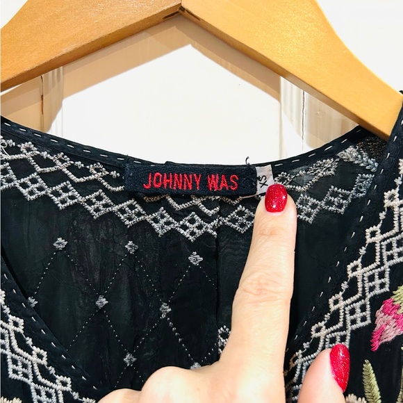 {Johnny Was} Black Floral Embroidered Peasant Top - Picture 11 of 14